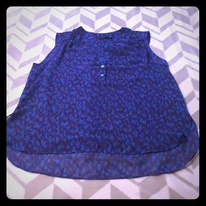 Lightweight sleeveless blouse